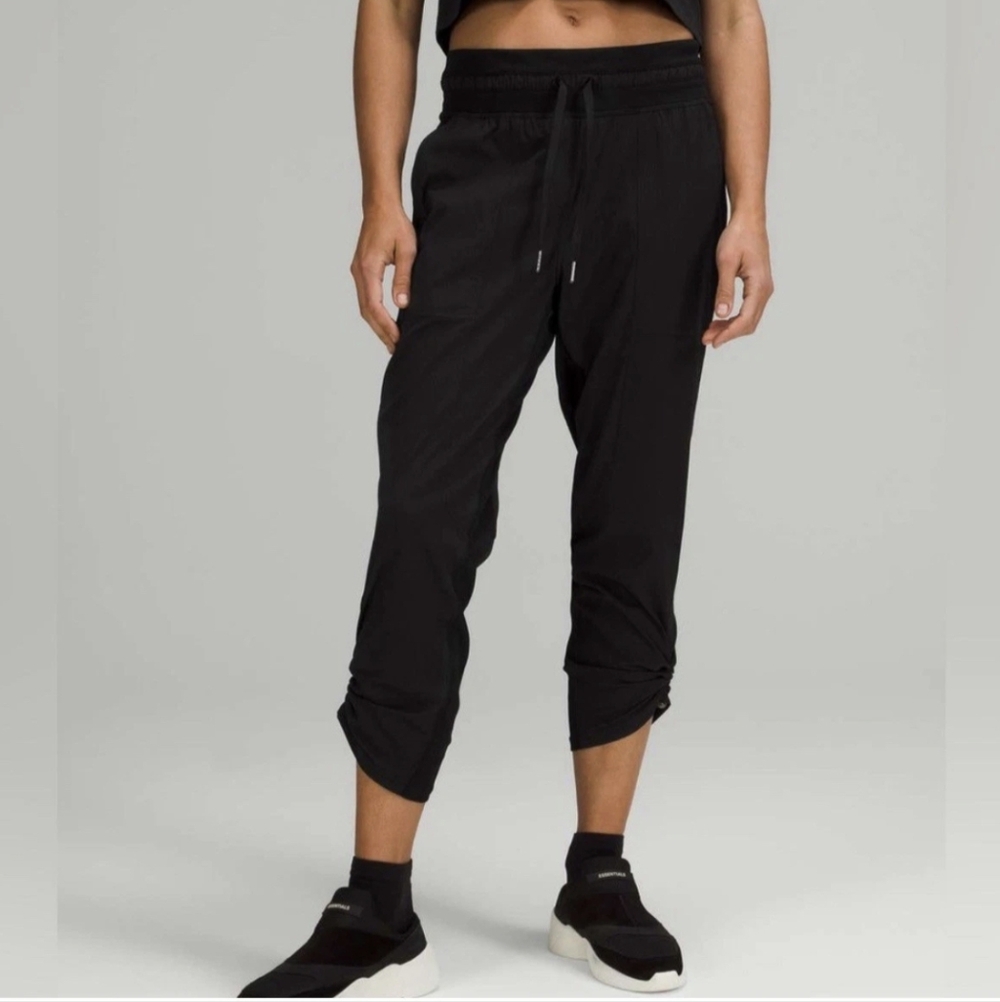 Lululemon Cropped Dance Studio Pants Mid-Rise Size 2 In Black